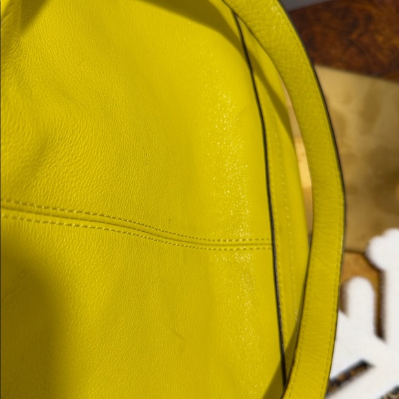 Coach beautiful soft muted golden yellow leather bag, satin tan lining, - Picture 14 of 16